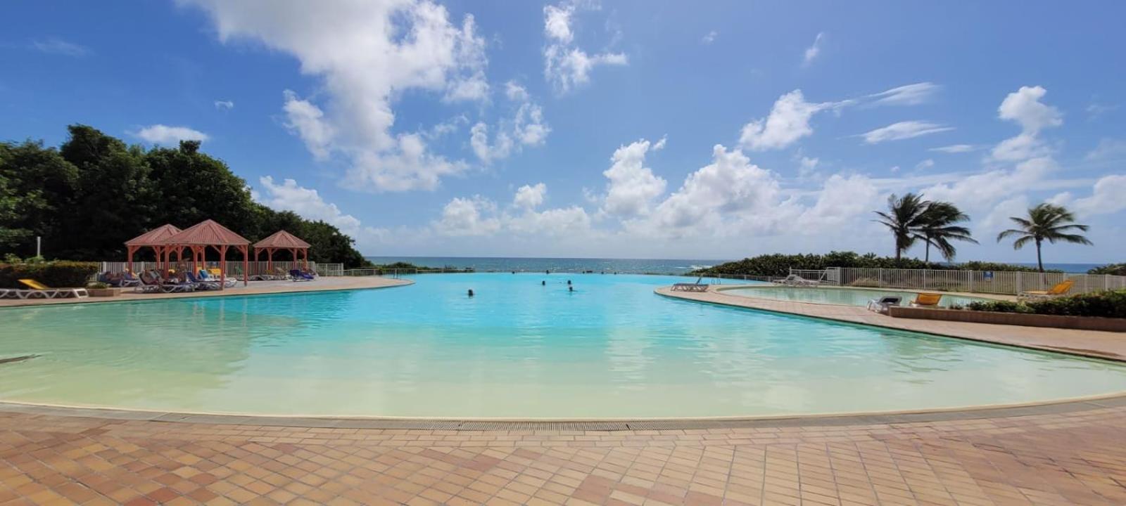 Brin D'Ile Anse Des Rochers Vue Mer A 50 M De La Plage Et Piscine Saint-Francois  Luaran gambar